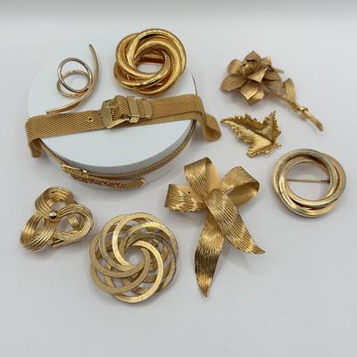 LOT 78J: Collection of Goldtone Jewelry - Collar Buckle Choker Necklaces, Size 4.5 Ring, Pins & Brooches