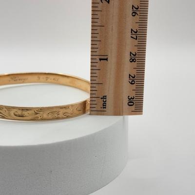 LOT 79J: Vintage 9ct Rolled Gold w/ Metal Core HG&S Hinged Bangle Bracelet w/ Safety Chain (12.9g)