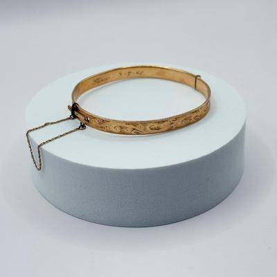 LOT 79J: Vintage 9ct Rolled Gold w/ Metal Core HG&S Hinged Bangle Bracelet w/ Safety Chain (12.9g)