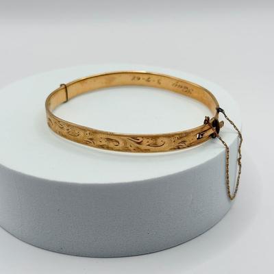 LOT 79J: Vintage 9ct Rolled Gold w/ Metal Core HG&S Hinged Bangle Bracelet w/ Safety Chain (12.9g)
