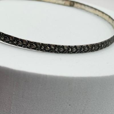 LOT 80J: Vintage Sterling Silver Jewelry - 6” Terrier Bracelet, Bangle & 2 Rings (29.0g)