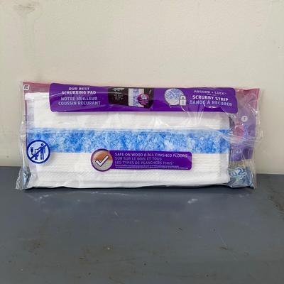 LOT 84G: Swiffer Wet Jet Supplies & Hardwood Floor Cleaner