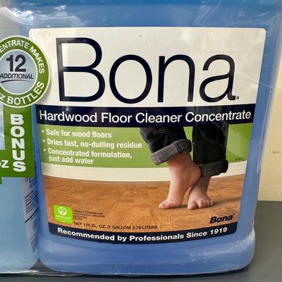 LOT 84G: Swiffer Wet Jet Supplies & Hardwood Floor Cleaner