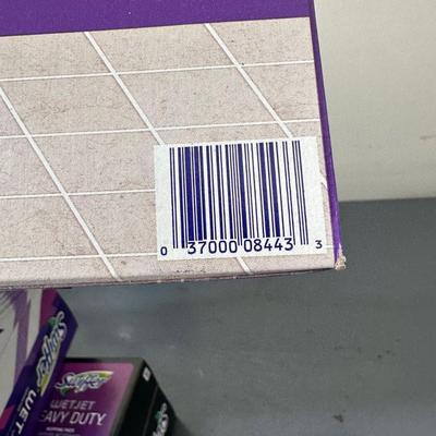 LOT 84G: Swiffer Wet Jet Supplies & Hardwood Floor Cleaner