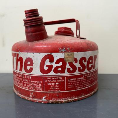 LOT 85G: Automotive Essentials! Hydraulic Jack, Ice Scrapers, Gas Can & More