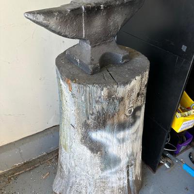 LOT 87G: Vintage Anvil w/ Stump Included