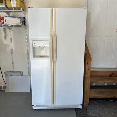LOT 89G: General Electric Company Refrigerator model TFX25JPCC WW