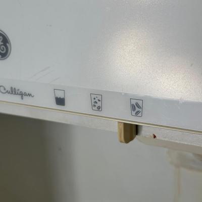 LOT 89G: General Electric Company Refrigerator model TFX25JPCC WW