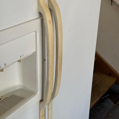 LOT 89G: General Electric Company Refrigerator model TFX25JPCC WW