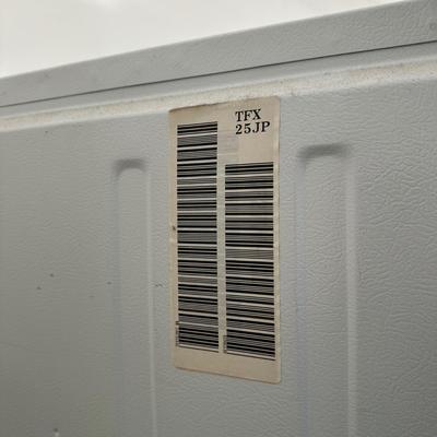 LOT 89G: General Electric Company Refrigerator model TFX25JPCC WW