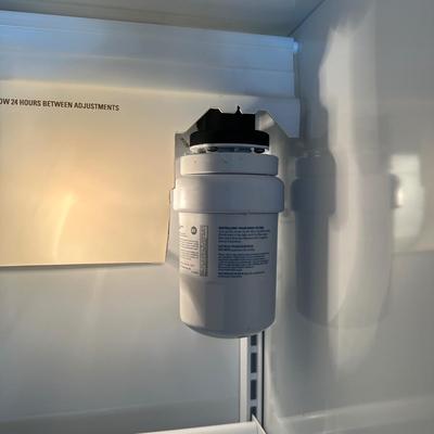 LOT 89G: General Electric Company Refrigerator model TFX25JPCC WW