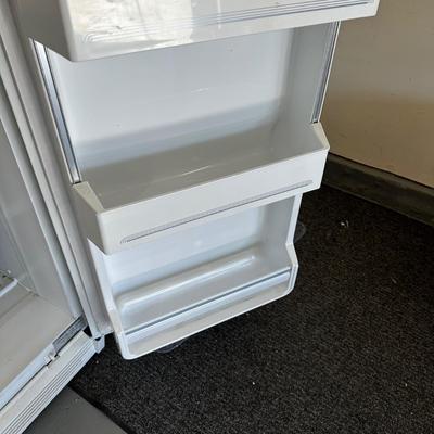 LOT 89G: General Electric Company Refrigerator model TFX25JPCC WW