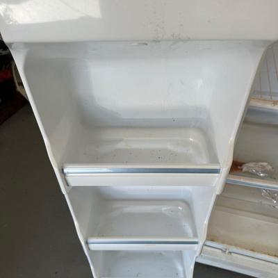 LOT 89G: General Electric Company Refrigerator model TFX25JPCC WW