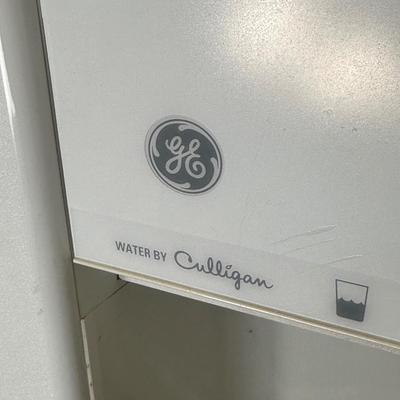 LOT 89G: General Electric Company Refrigerator model TFX25JPCC WW