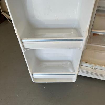 LOT 89G: General Electric Company Refrigerator model TFX25JPCC WW