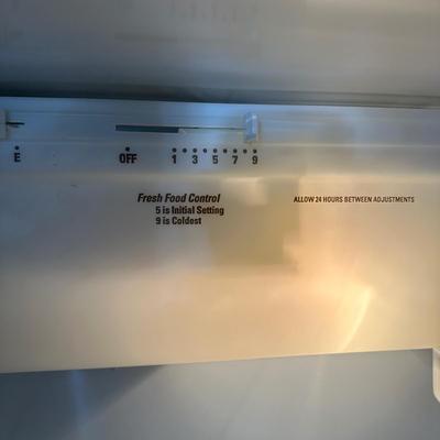 LOT 89G: General Electric Company Refrigerator model TFX25JPCC WW