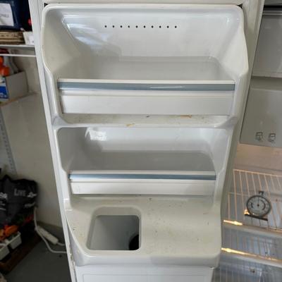 LOT 89G: General Electric Company Refrigerator model TFX25JPCC WW