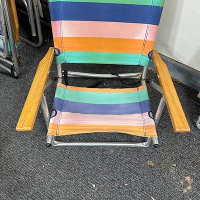 LOT 92G: 5 Folding Beach Chairs & 72” Beach Umbrellas