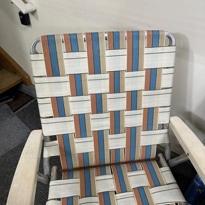 LOT 92G: 5 Folding Beach Chairs & 72” Beach Umbrellas