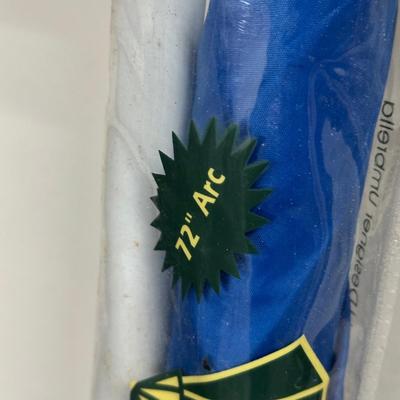 LOT 92G: 5 Folding Beach Chairs & 72” Beach Umbrellas