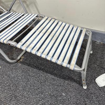 LOT 92G: 5 Folding Beach Chairs & 72” Beach Umbrellas