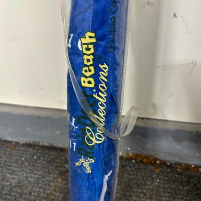 LOT 92G: 5 Folding Beach Chairs & 72” Beach Umbrellas