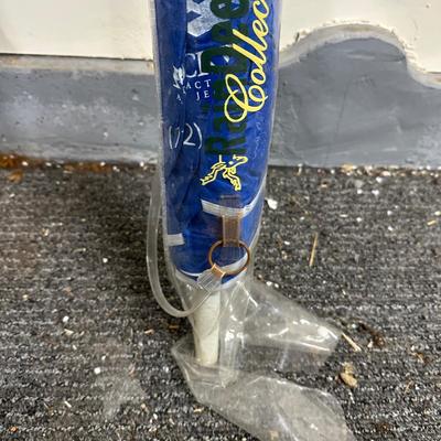 LOT 92G: 5 Folding Beach Chairs & 72” Beach Umbrellas