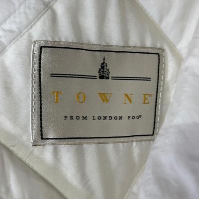 LOT 100B: Collection Of Women’s Jackets, Coats & More