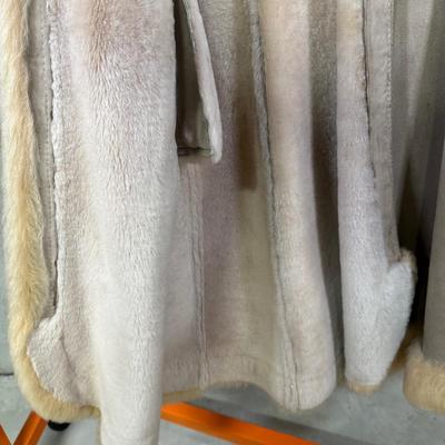 LOT 101B: Vintage Sheepskin Coat Size 10