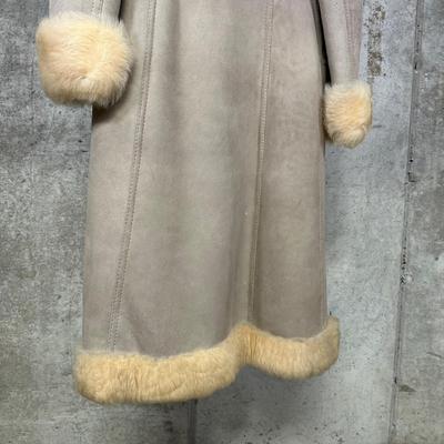 LOT 101B: Vintage Sheepskin Coat Size 10