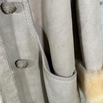 LOT 101B: Vintage Sheepskin Coat Size 10