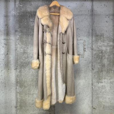 LOT 101B: Vintage Sheepskin Coat Size 10