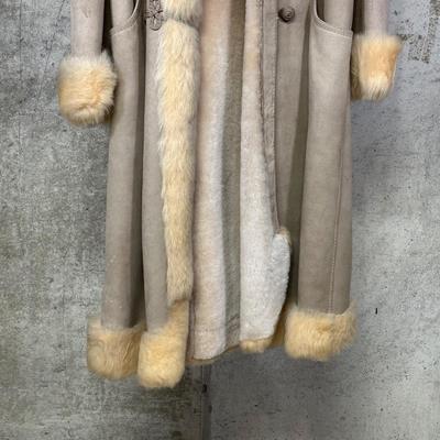 LOT 101B: Vintage Sheepskin Coat Size 10