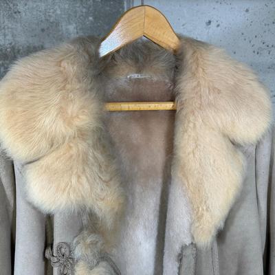 LOT 101B: Vintage Sheepskin Coat Size 10