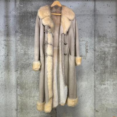 LOT 101B: Vintage Sheepskin Coat Size 10