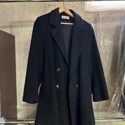 LOT 110B: Women’s Sport Coats & More!