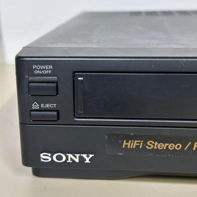 LOT 113B: Sony Video Cassette Recorder Model SLV-686HF