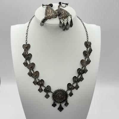 LOT 140J: Beautiful Vintage Silver Filigree Necklace & Drop Screwback Earrings