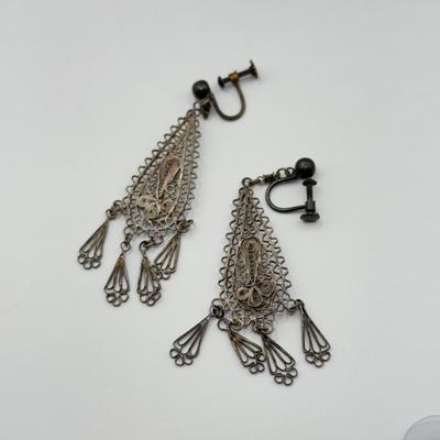 LOT 140J: Beautiful Vintage Silver Filigree Necklace & Drop Screwback Earrings