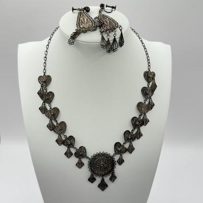 LOT 140J: Beautiful Vintage Silver Filigree Necklace & Drop Screwback Earrings