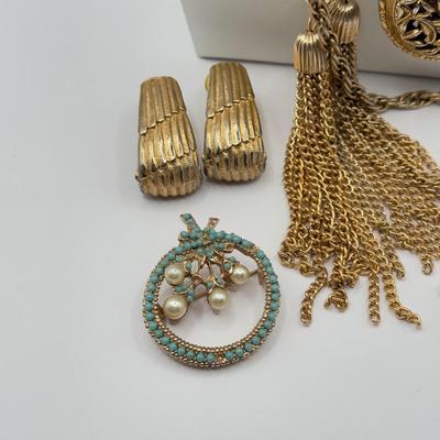 LOT 142J: Goldtone Jewelry Collection