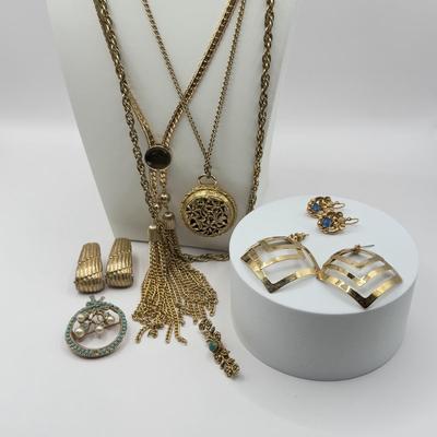 LOT 142J: Goldtone Jewelry Collection