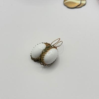 LOT 144J: Carved Flower Bead Necklace & Mod Style Jewelry