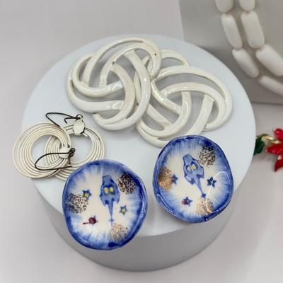 LOT 144J: Carved Flower Bead Necklace & Mod Style Jewelry