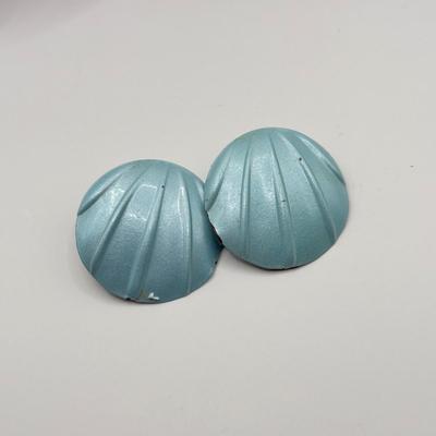 LOT 144J: Carved Flower Bead Necklace & Mod Style Jewelry