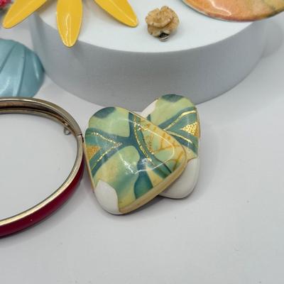 LOT 144J: Carved Flower Bead Necklace & Mod Style Jewelry