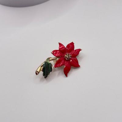 LOT 144J: Carved Flower Bead Necklace & Mod Style Jewelry