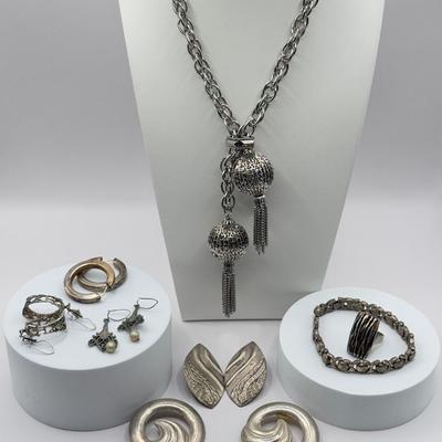 LOT 145J: Vintage Silvertone Jewelry Collection
