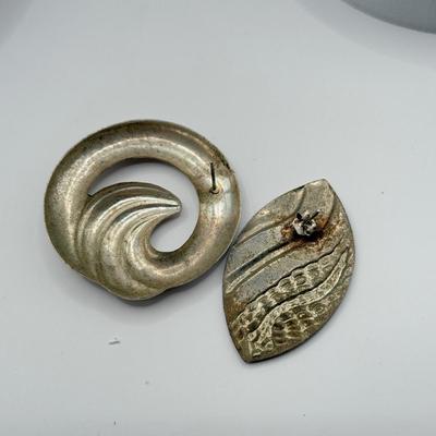 LOT 145J: Vintage Silvertone Jewelry Collection