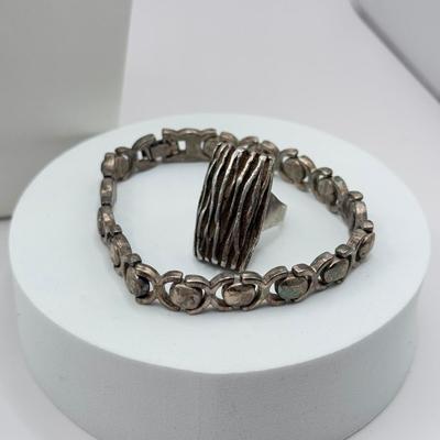 LOT 145J: Vintage Silvertone Jewelry Collection